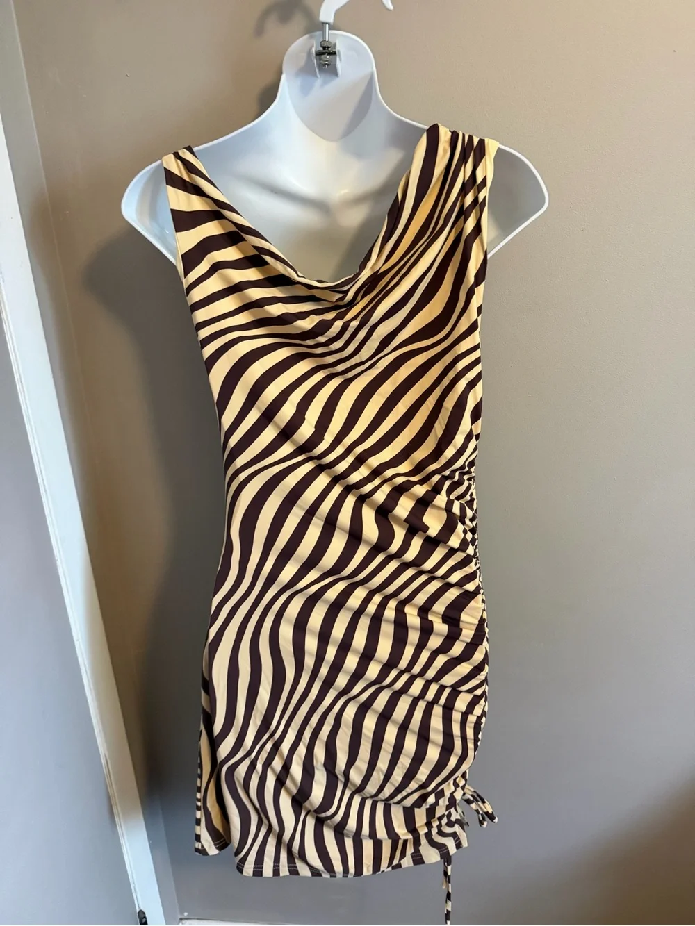 NWT White Fox Boutique Trip Of A Lifetime Mini Dress Caribbean Waves M - Picture 9 of 12